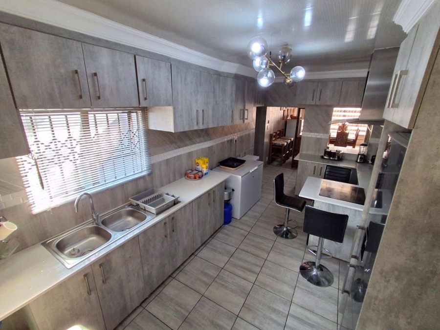 3 Bedroom Property for Sale in Mountain View Gauteng