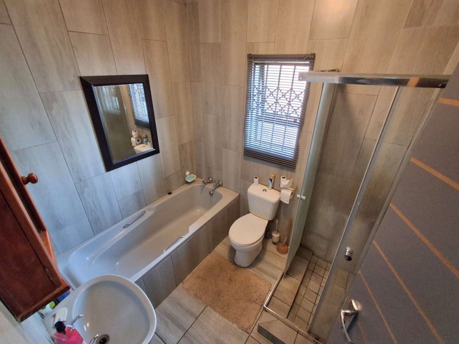 3 Bedroom Property for Sale in Mountain View Gauteng