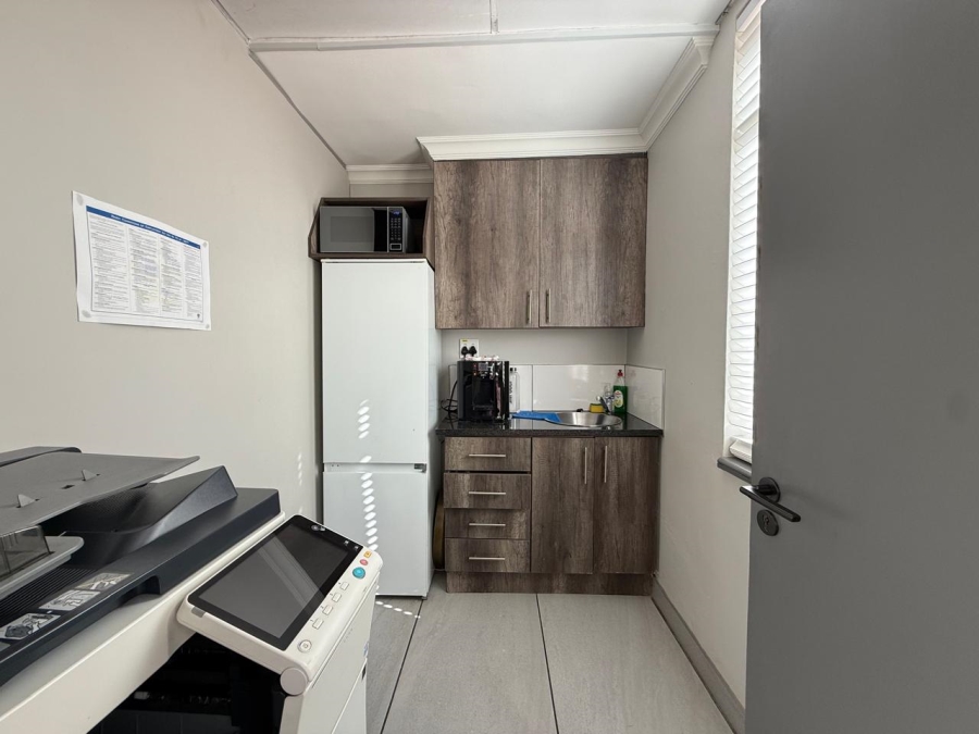 To Let Commercial Property for Rent in Dunkeld Gauteng