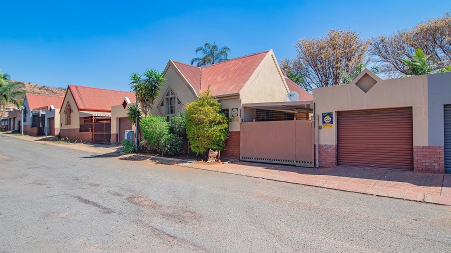 4 Bedroom Property for Sale in Ninapark Gauteng