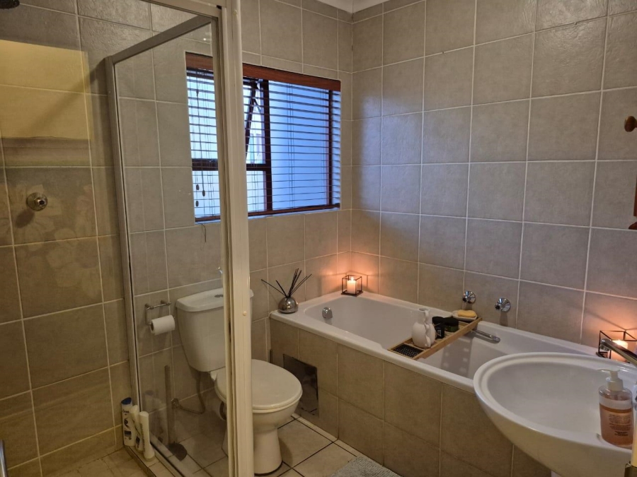 2 Bedroom Property for Sale in Glenvista Gauteng