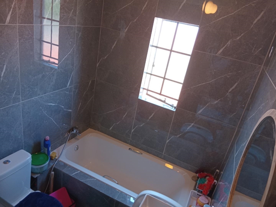 2 Bedroom Property for Sale in Albemarle Gauteng
