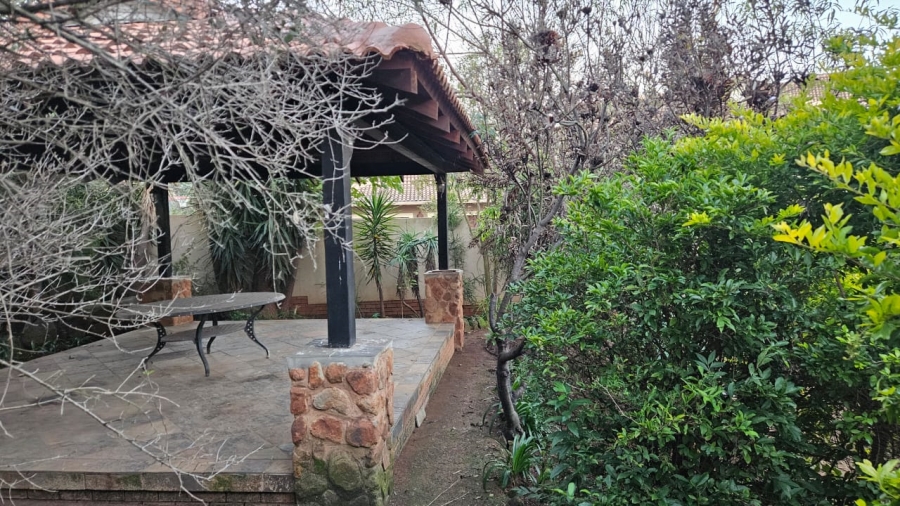 4 Bedroom Property for Sale in Zwavelpoort Gauteng