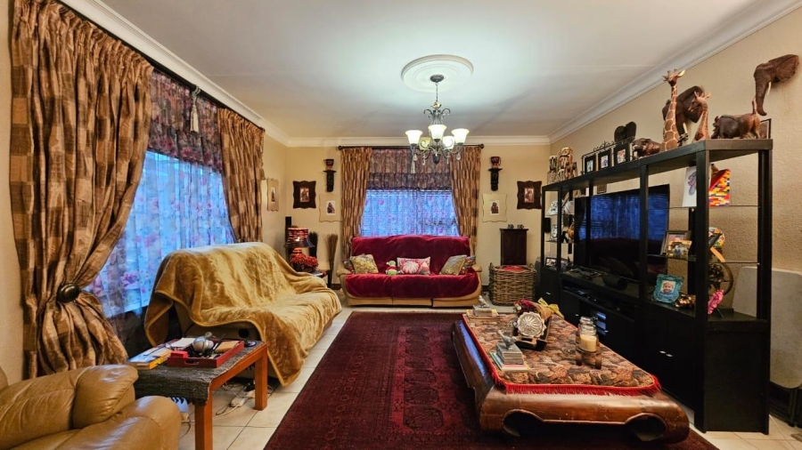 4 Bedroom Property for Sale in Zwavelpoort Gauteng