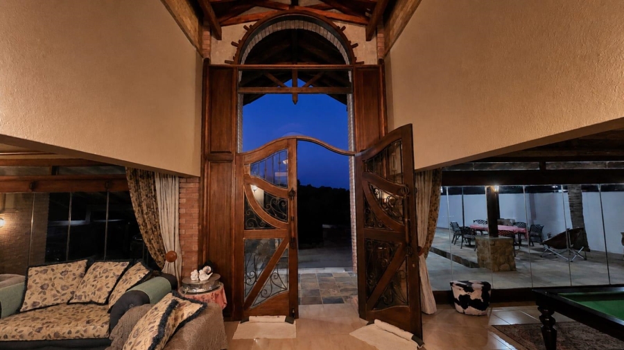 5 Bedroom Property for Sale in Zwavelpoort Gauteng