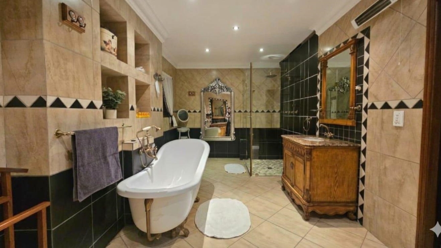 5 Bedroom Property for Sale in Zwavelpoort Gauteng