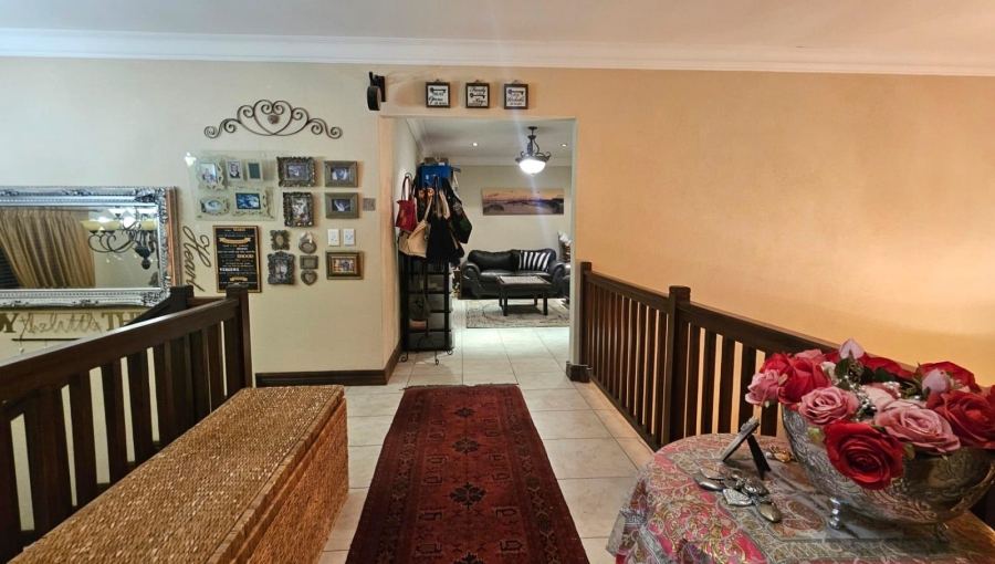 5 Bedroom Property for Sale in Zwavelpoort Gauteng