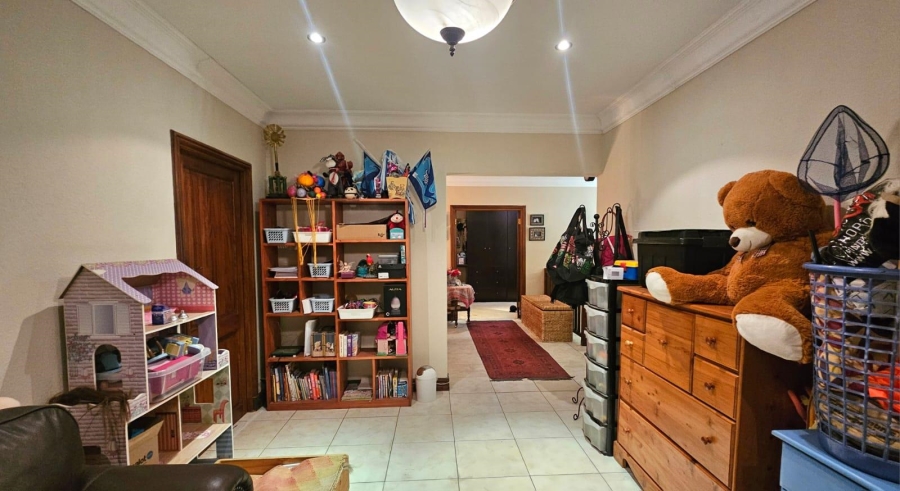 5 Bedroom Property for Sale in Zwavelpoort Gauteng