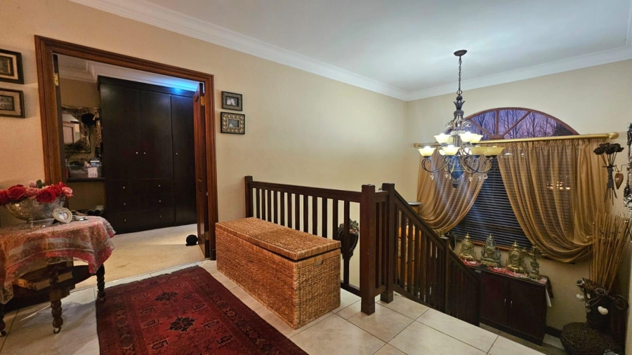 5 Bedroom Property for Sale in Zwavelpoort Gauteng