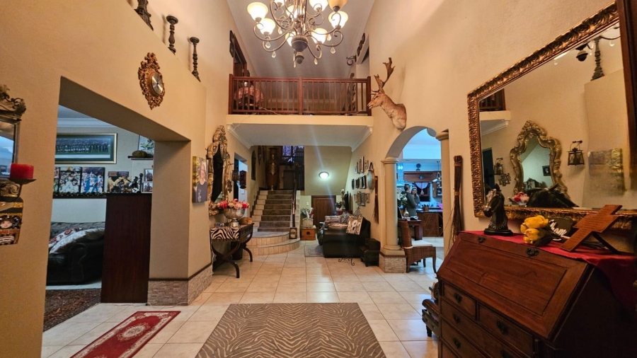 5 Bedroom Property for Sale in Zwavelpoort Gauteng