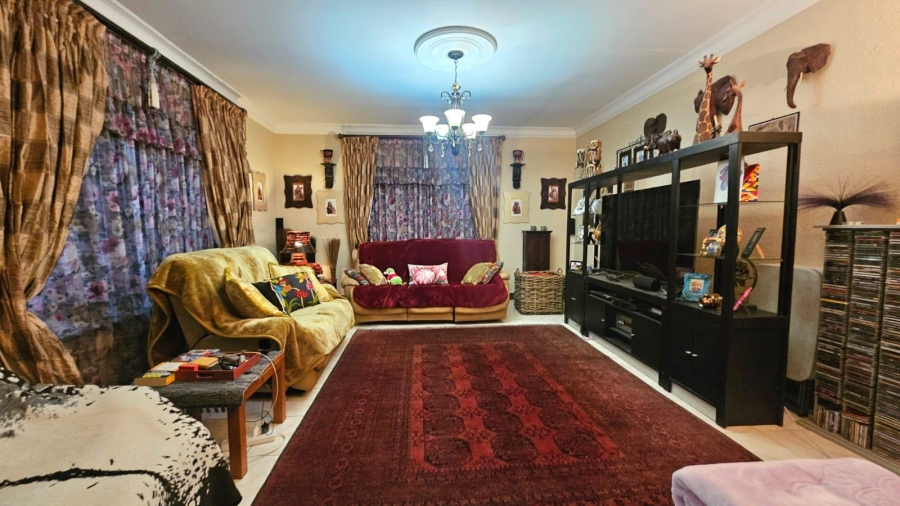 5 Bedroom Property for Sale in Zwavelpoort Gauteng