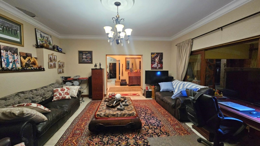 5 Bedroom Property for Sale in Zwavelpoort Gauteng