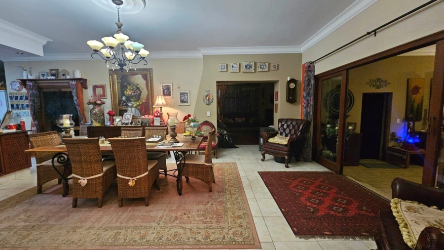 5 Bedroom Property for Sale in Zwavelpoort Gauteng