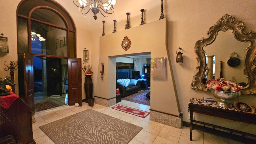 5 Bedroom Property for Sale in Zwavelpoort Gauteng