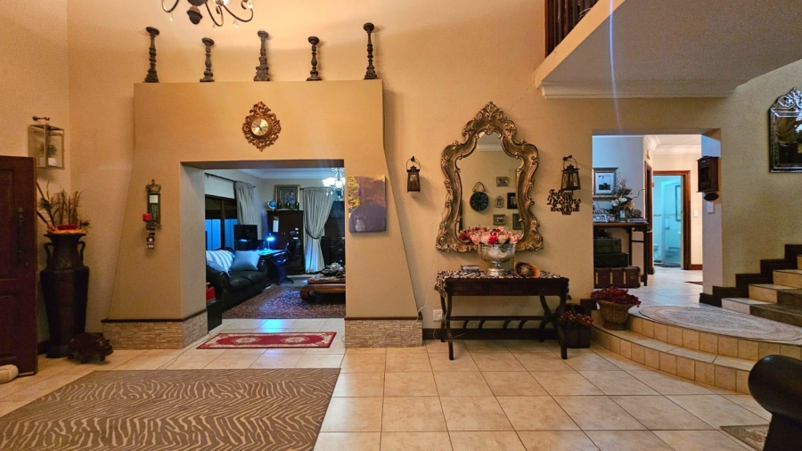 5 Bedroom Property for Sale in Zwavelpoort Gauteng