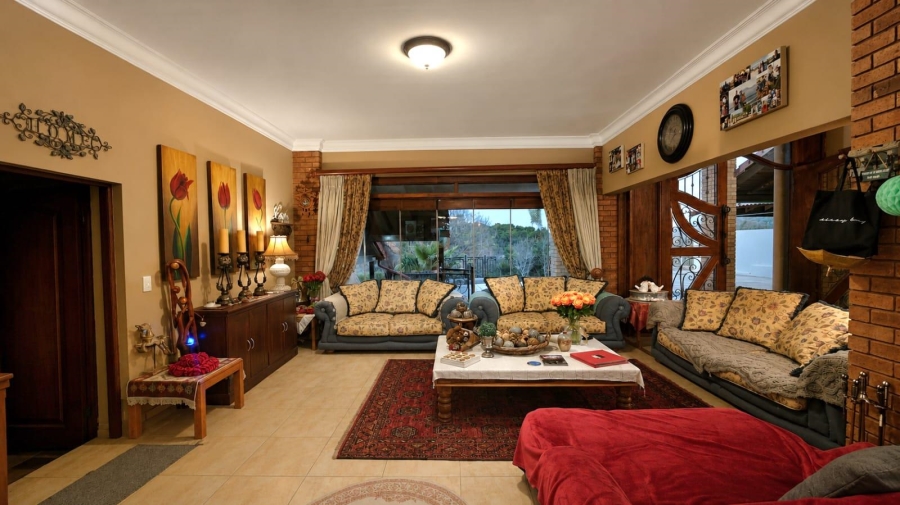 5 Bedroom Property for Sale in Zwavelpoort Gauteng