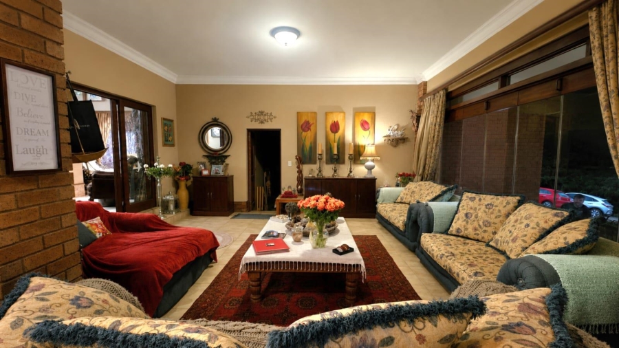 5 Bedroom Property for Sale in Zwavelpoort Gauteng