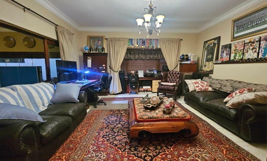 5 Bedroom Property for Sale in Zwavelpoort Gauteng