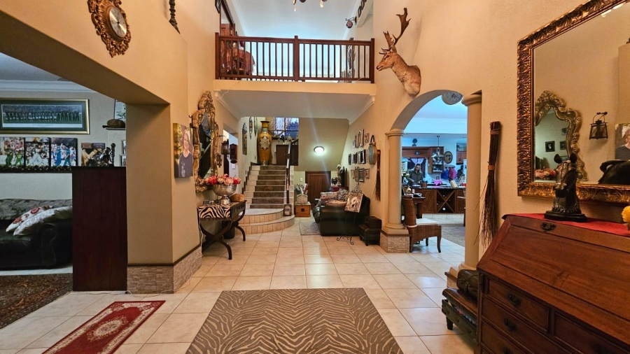 5 Bedroom Property for Sale in Zwavelpoort Gauteng