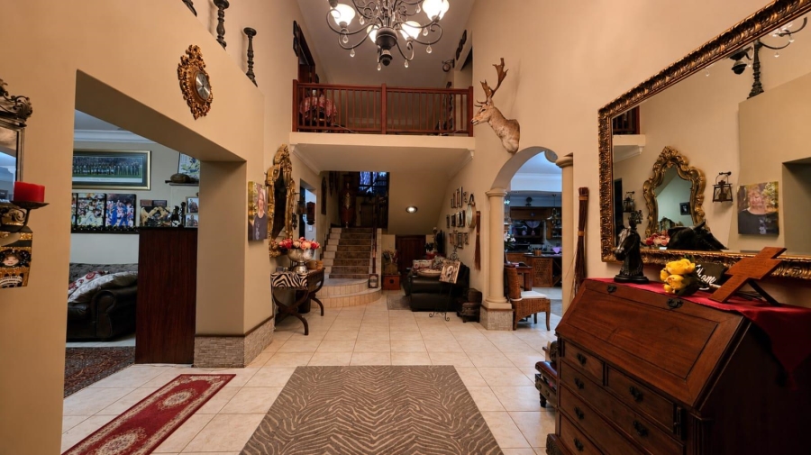 5 Bedroom Property for Sale in Zwavelpoort Gauteng