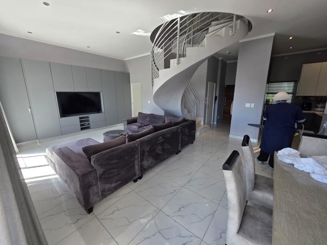 To Let 3 Bedroom Property for Rent in Sandhurst Gauteng