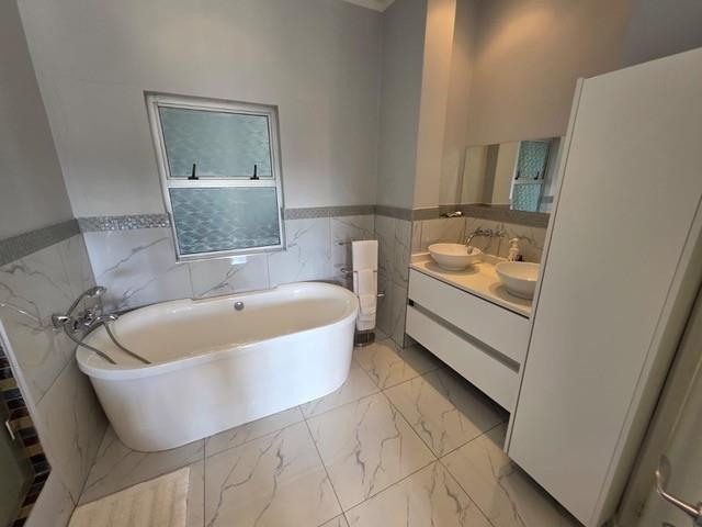 To Let 3 Bedroom Property for Rent in Sandhurst Gauteng