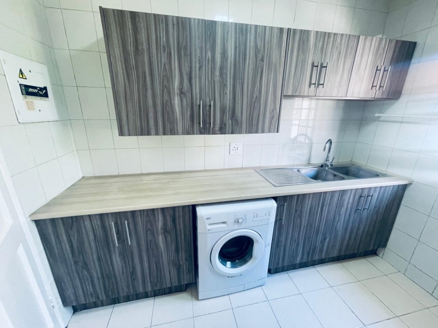To Let 2 Bedroom Property for Rent in Sandown Gauteng