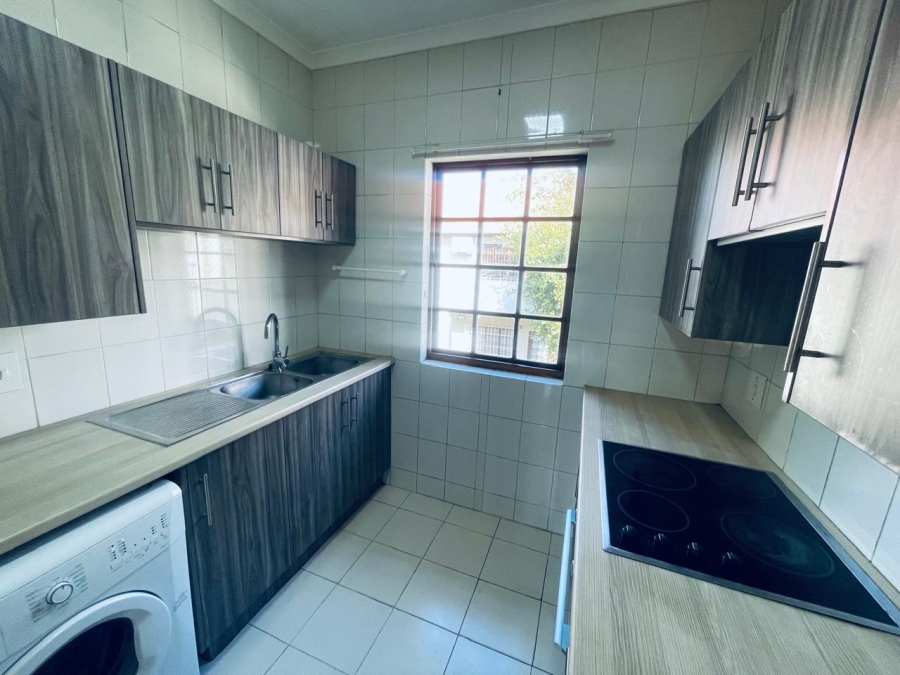 To Let 2 Bedroom Property for Rent in Sandown Gauteng