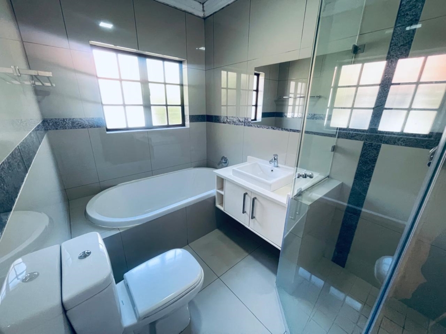 To Let 2 Bedroom Property for Rent in Sandown Gauteng