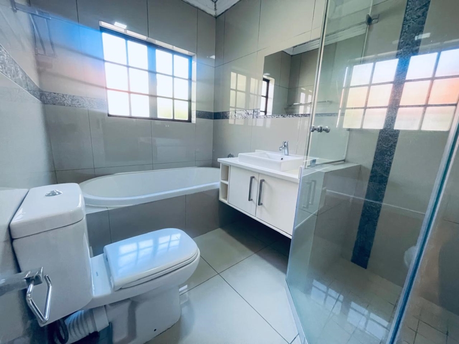To Let 2 Bedroom Property for Rent in Sandown Gauteng