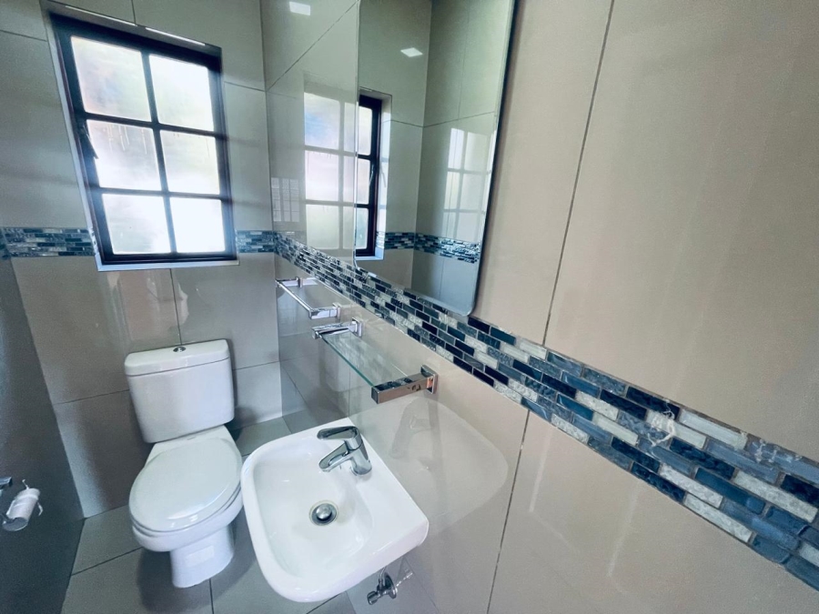 To Let 2 Bedroom Property for Rent in Sandown Gauteng
