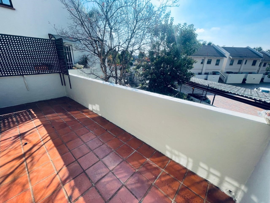 To Let 2 Bedroom Property for Rent in Sandown Gauteng