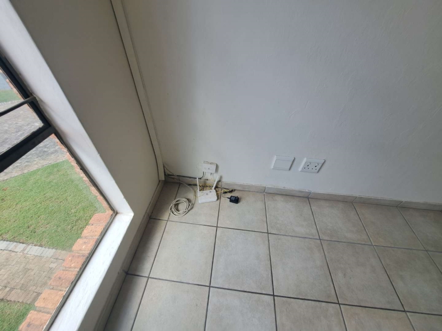 To Let 2 Bedroom Property for Rent in Wilgeheuwel Gauteng