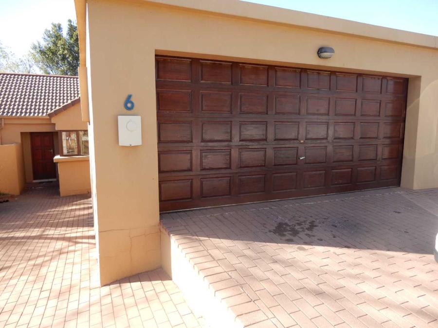 2 Bedroom Property for Sale in Douglasdale Gauteng