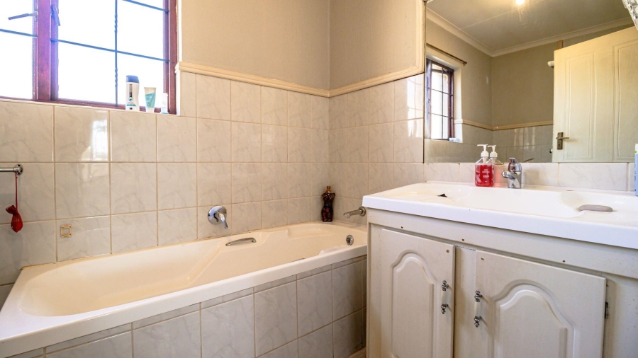 2 Bedroom Property for Sale in Douglasdale Gauteng