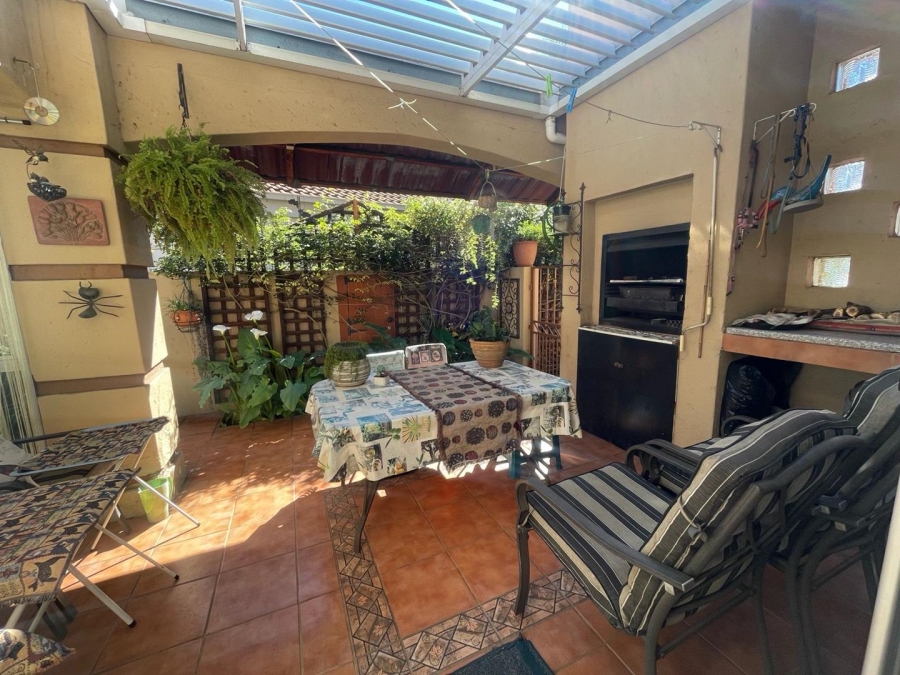 3 Bedroom Property for Sale in Glen Marais Gauteng