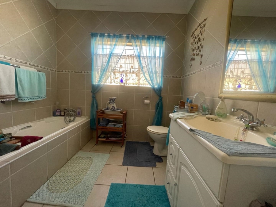 3 Bedroom Property for Sale in Glen Marais Gauteng