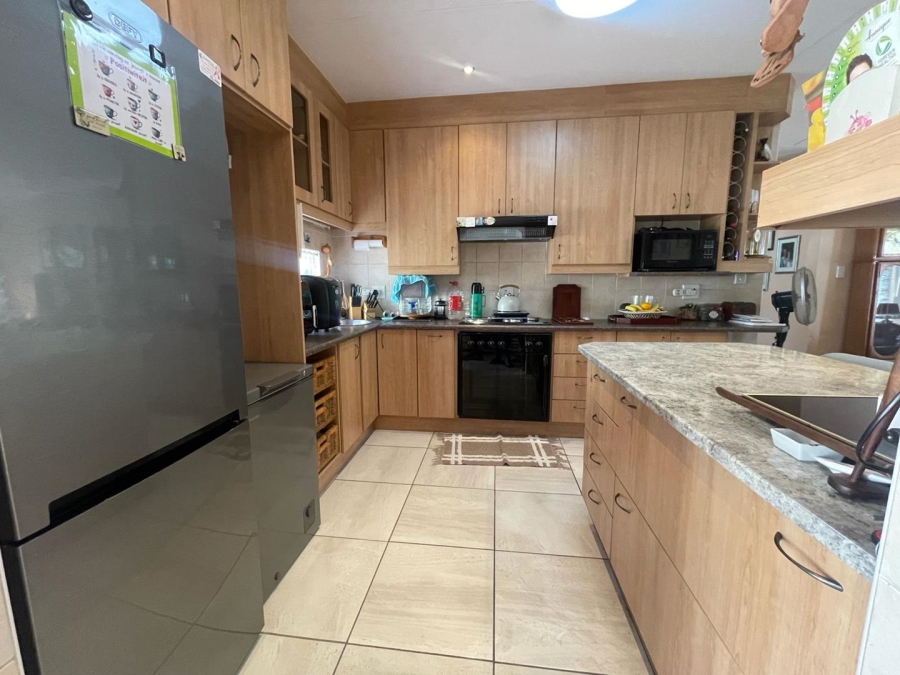 3 Bedroom Property for Sale in Glen Marais Gauteng