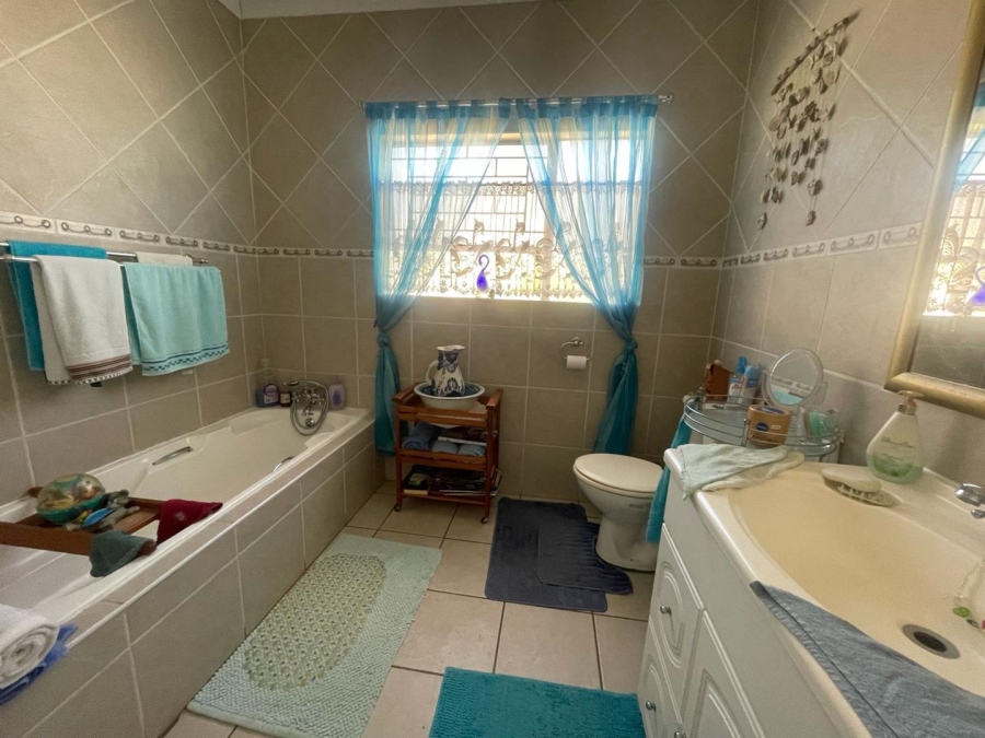 3 Bedroom Property for Sale in Glen Marais Gauteng