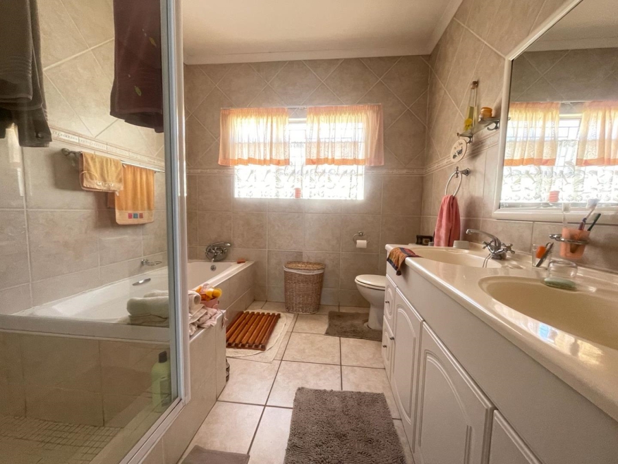 3 Bedroom Property for Sale in Glen Marais Gauteng