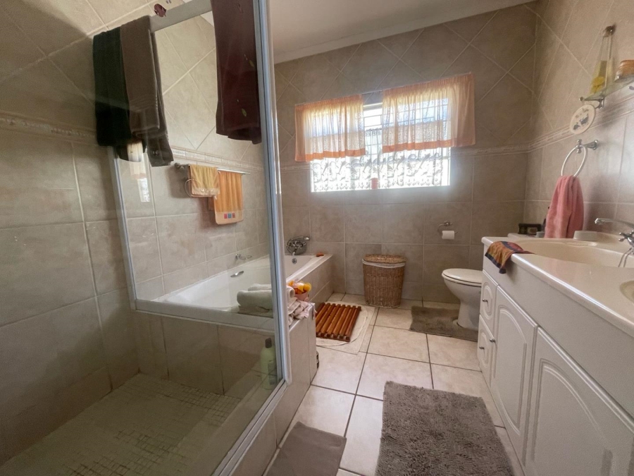 3 Bedroom Property for Sale in Glen Marais Gauteng