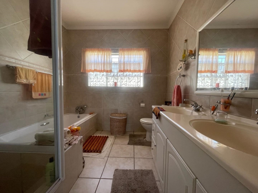 3 Bedroom Property for Sale in Glen Marais Gauteng