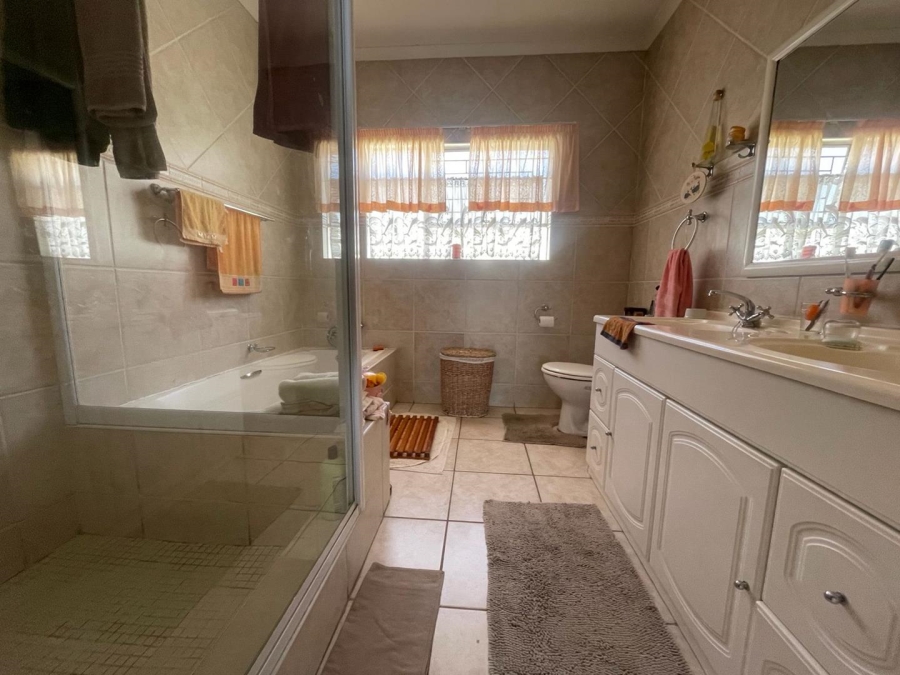 3 Bedroom Property for Sale in Glen Marais Gauteng