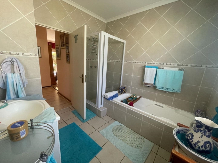3 Bedroom Property for Sale in Glen Marais Gauteng
