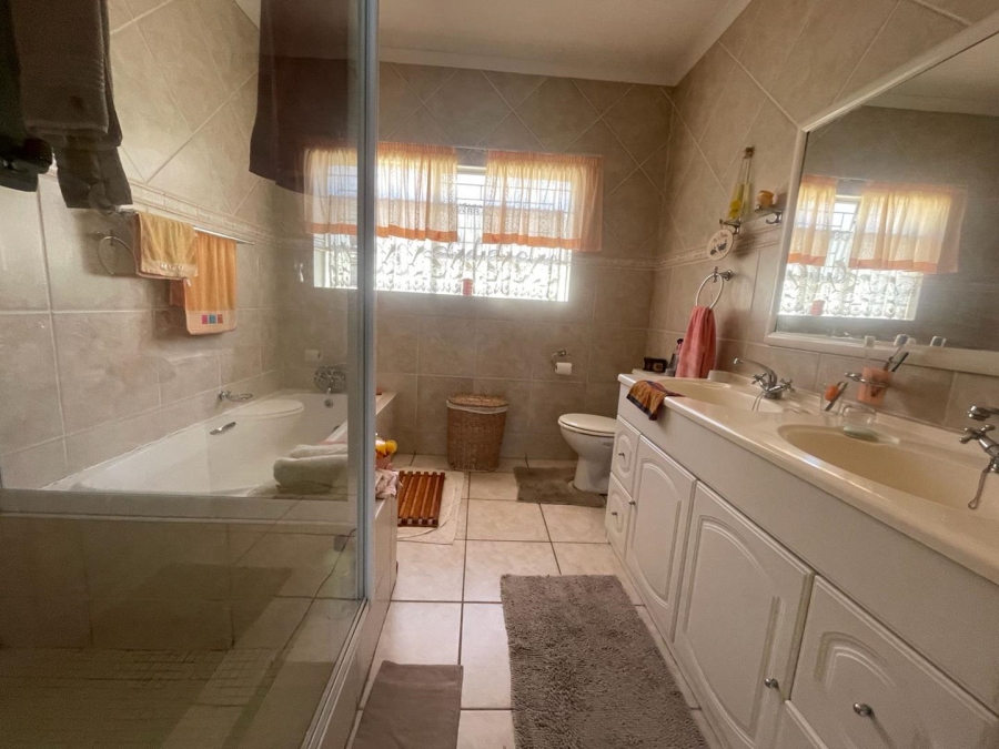 3 Bedroom Property for Sale in Glen Marais Gauteng
