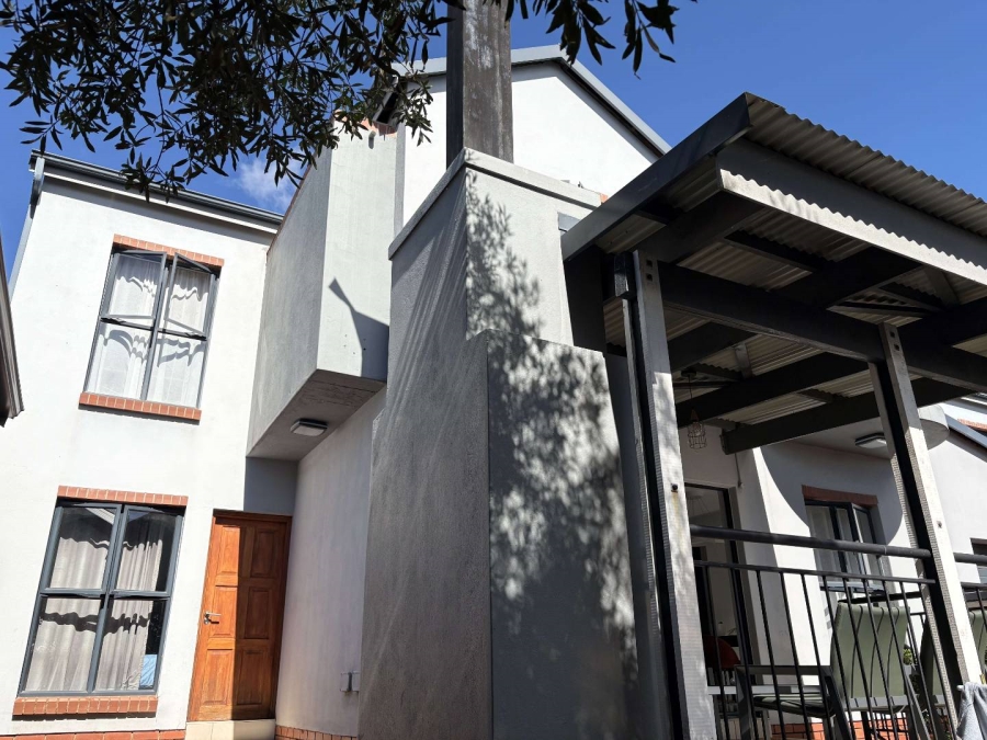 To Let 3 Bedroom Property for Rent in Heritage Hill Gauteng
