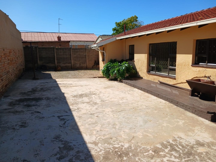 3 Bedroom Property for Sale in Dhlamini Gauteng