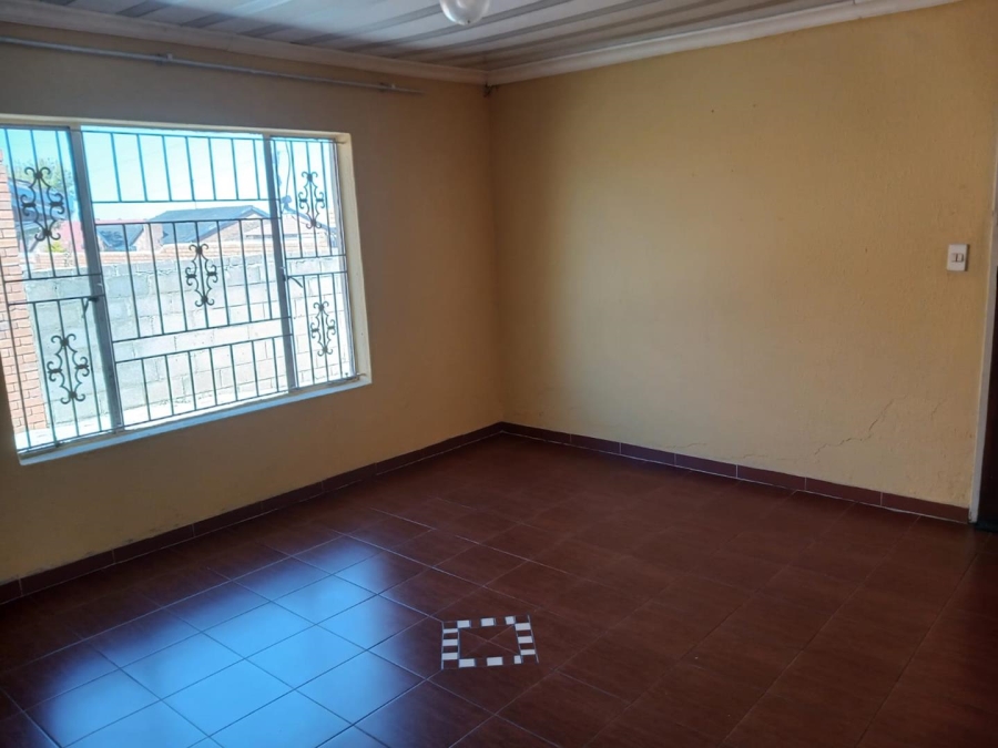 3 Bedroom Property for Sale in Dhlamini Gauteng