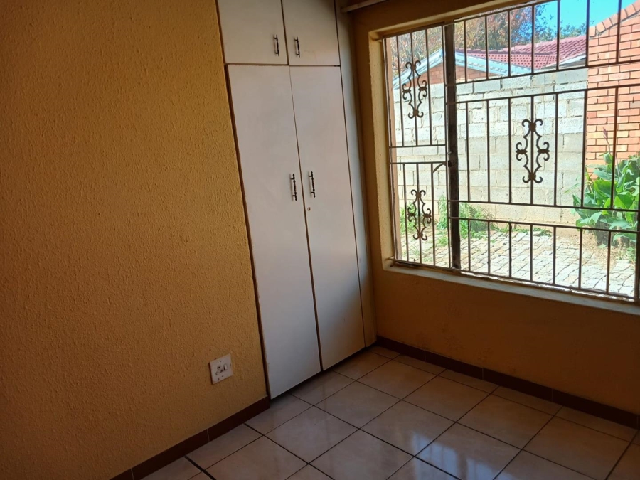 3 Bedroom Property for Sale in Dhlamini Gauteng