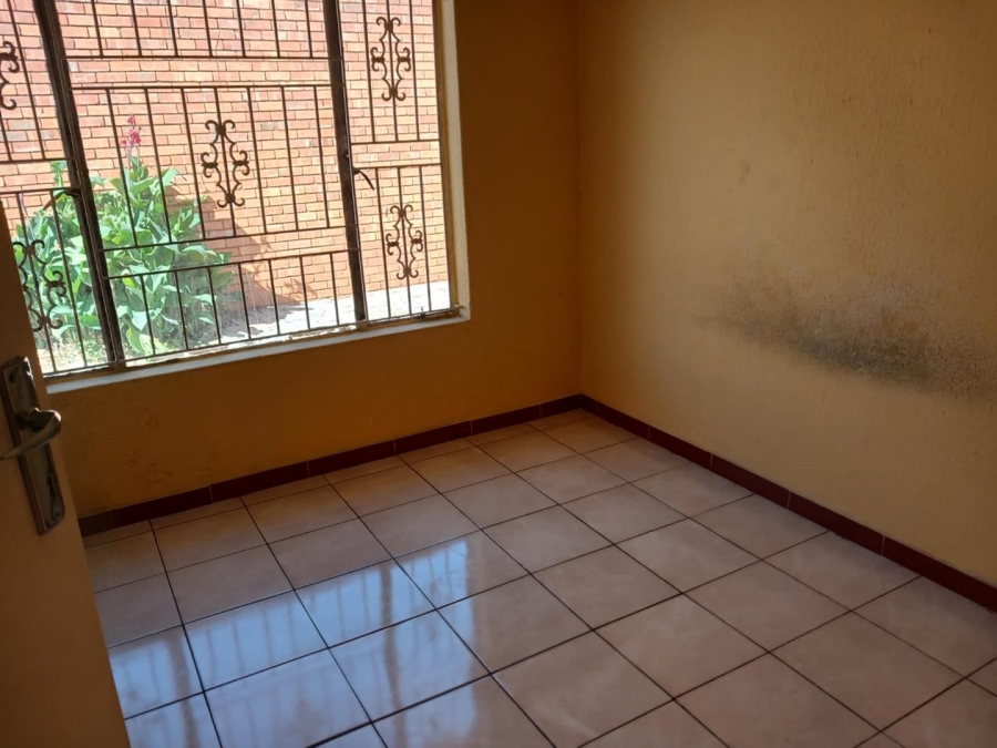 3 Bedroom Property for Sale in Dhlamini Gauteng